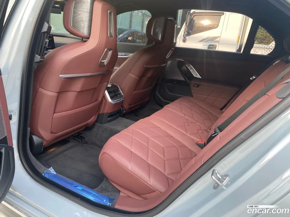 BMW 7 Series 740d xDrive M 2024 — thumbnail 2