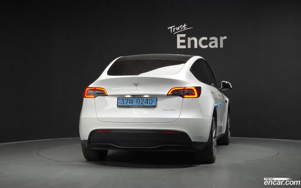 Tesla Model Y AWD 2022 — миниатюра 4