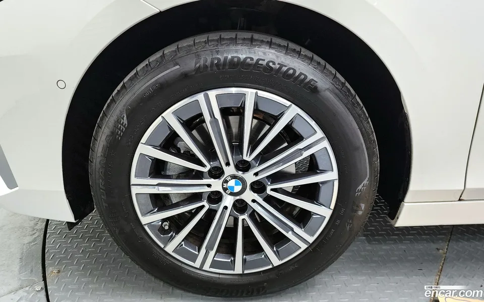 BMW 2 Series Active Tourer 220i 2024 — миниатюра 2