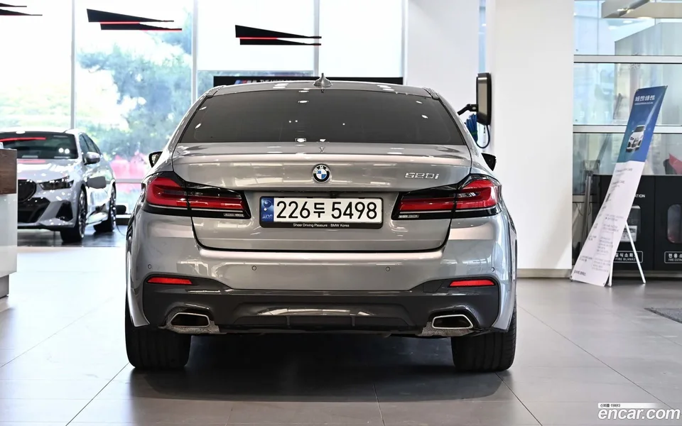 BMW 5 Series 520i M 2023 — миниатюра 3
