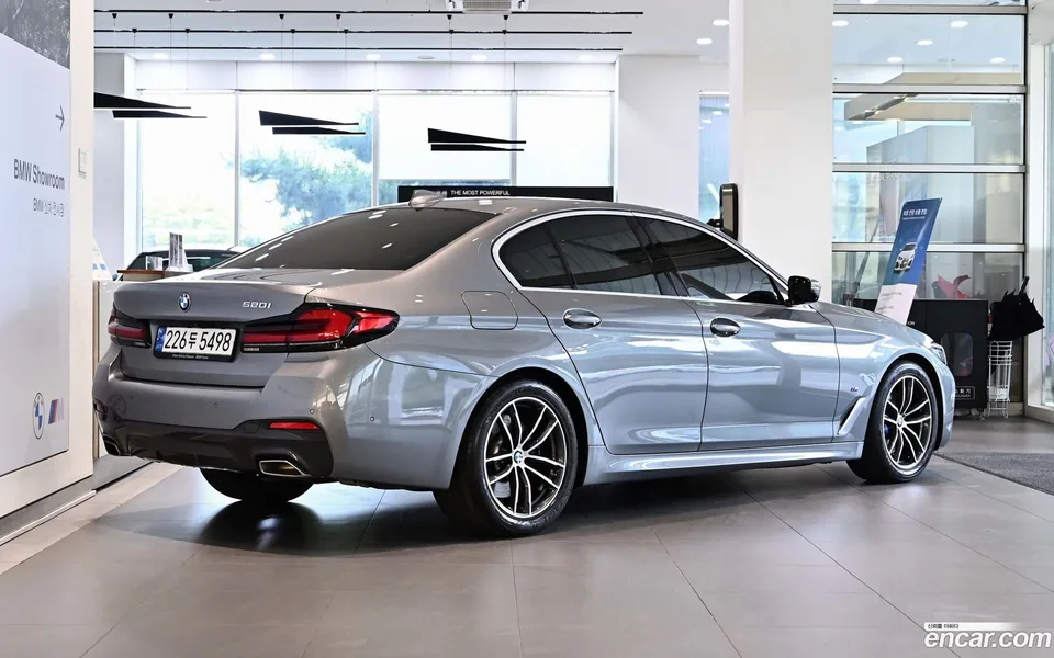 BMW 5 Series 520i M 2023 — миниатюра 4