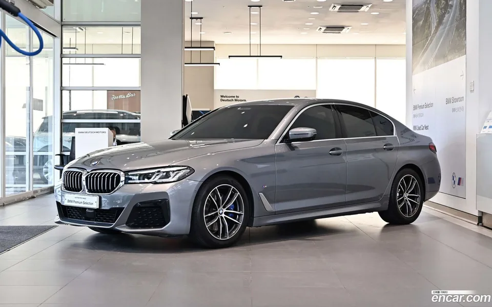 BMW 5 Series 520i M 2023 — фото 1, купить с доставкой в Москву
