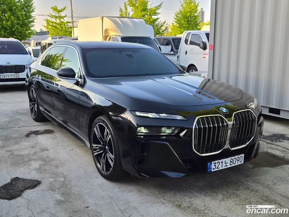 BMW 7 Series 740i sDrive M 2023 — миниатюра 2