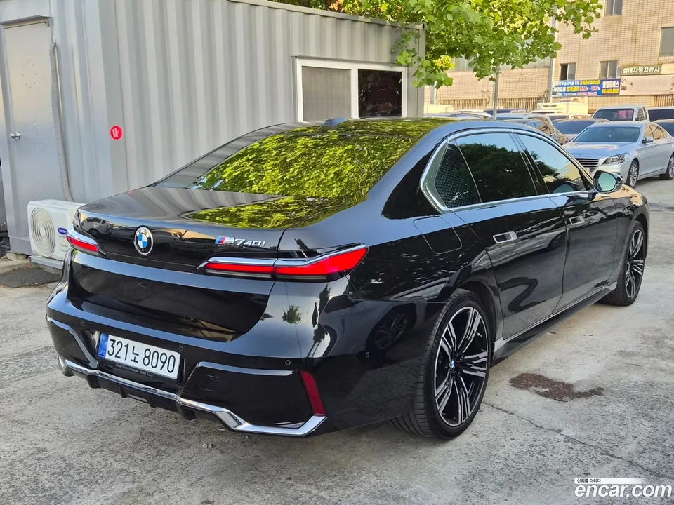 BMW 7 Series 740i sDrive M 2023 — миниатюра 4