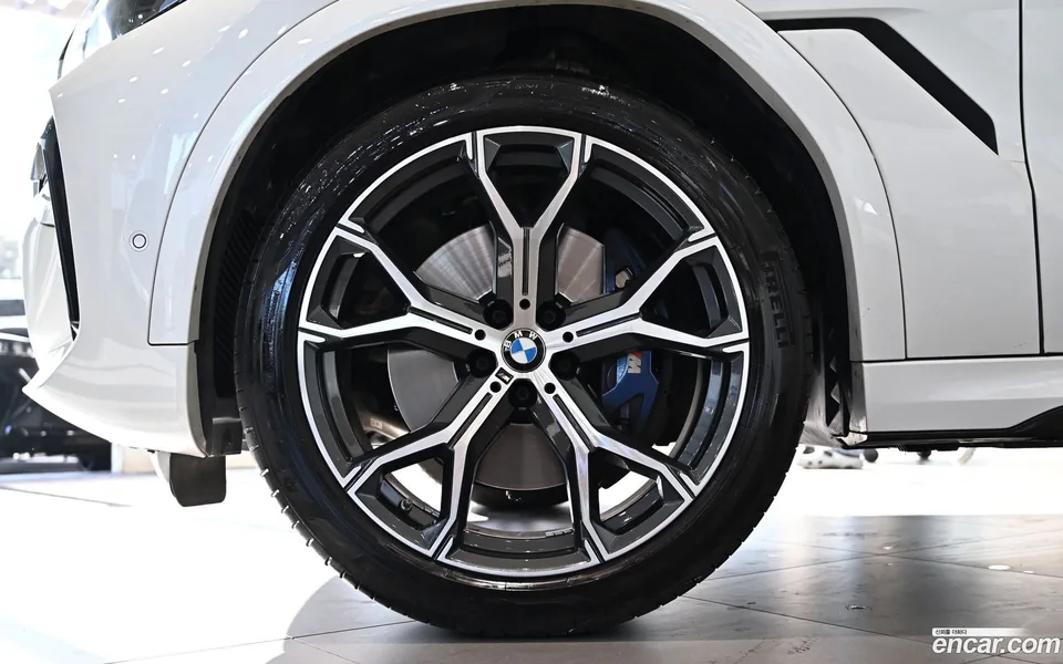 BMW X6 xDrive40i M 2023 — миниатюра 2