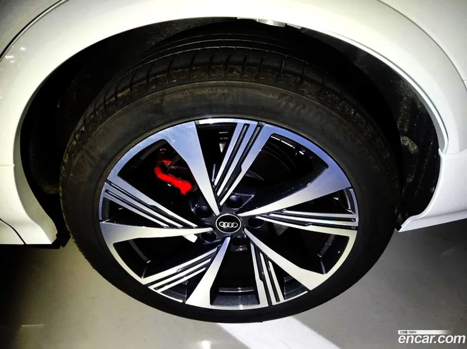 Audi SQ6 e- 2025 — миниатюра 2