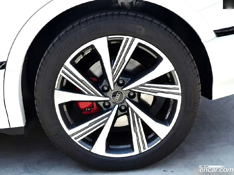Audi SQ6 e- 2025 — миниатюра 5