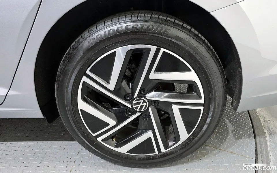 Volkswagen Jetta 1.5 TSI 2023 — миниатюра 5