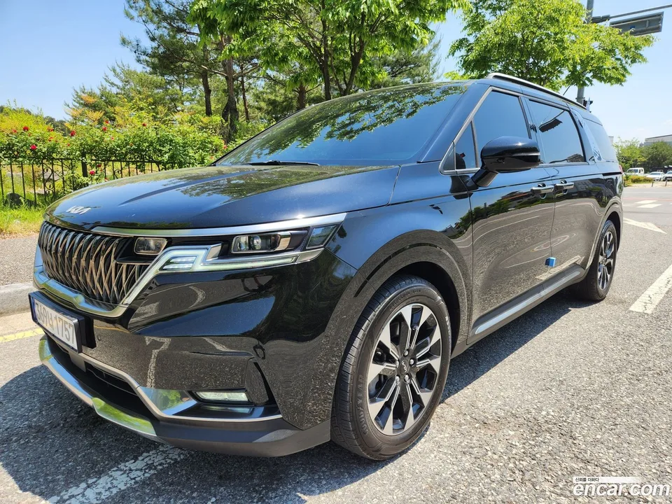 Kia Carnival 7 2023 — фото 1, купить с доставкой в Москву
