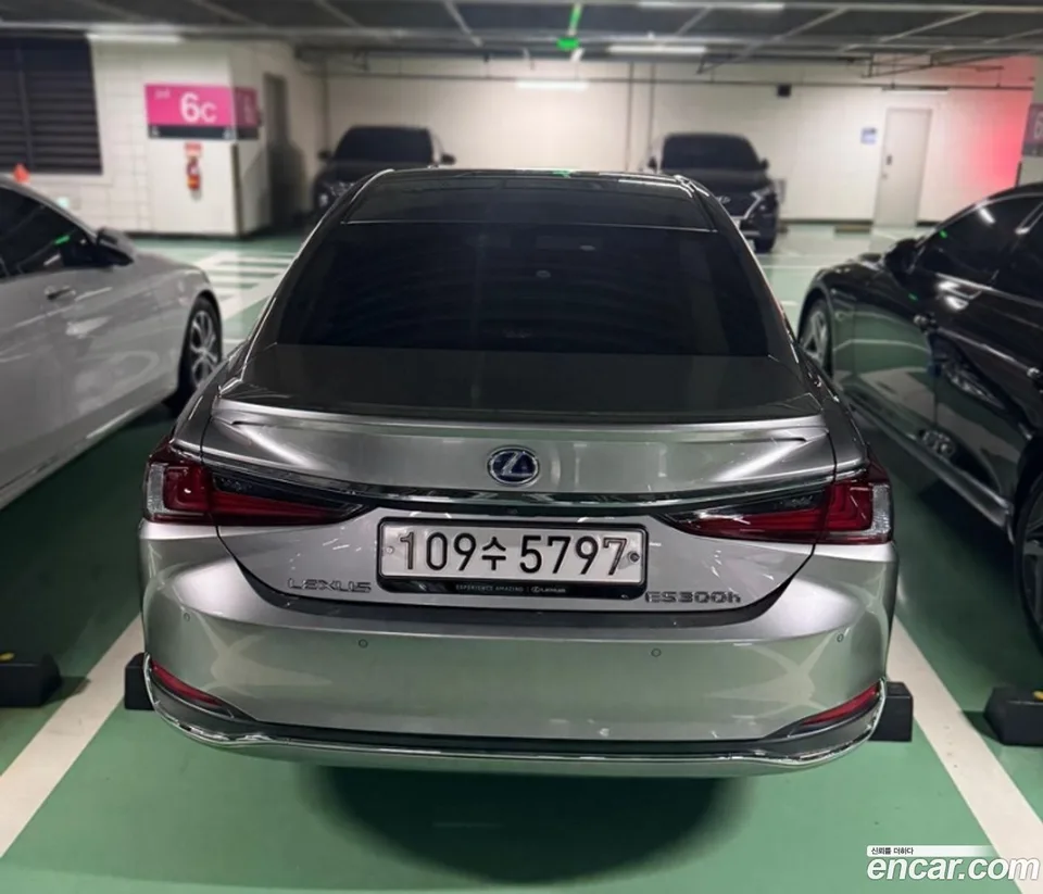 Lexus ES 300h 2022 — миниатюра 3