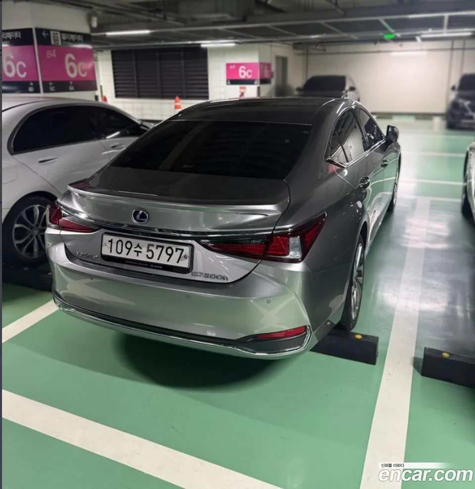 Lexus ES 300h 2022 — миниатюра 4