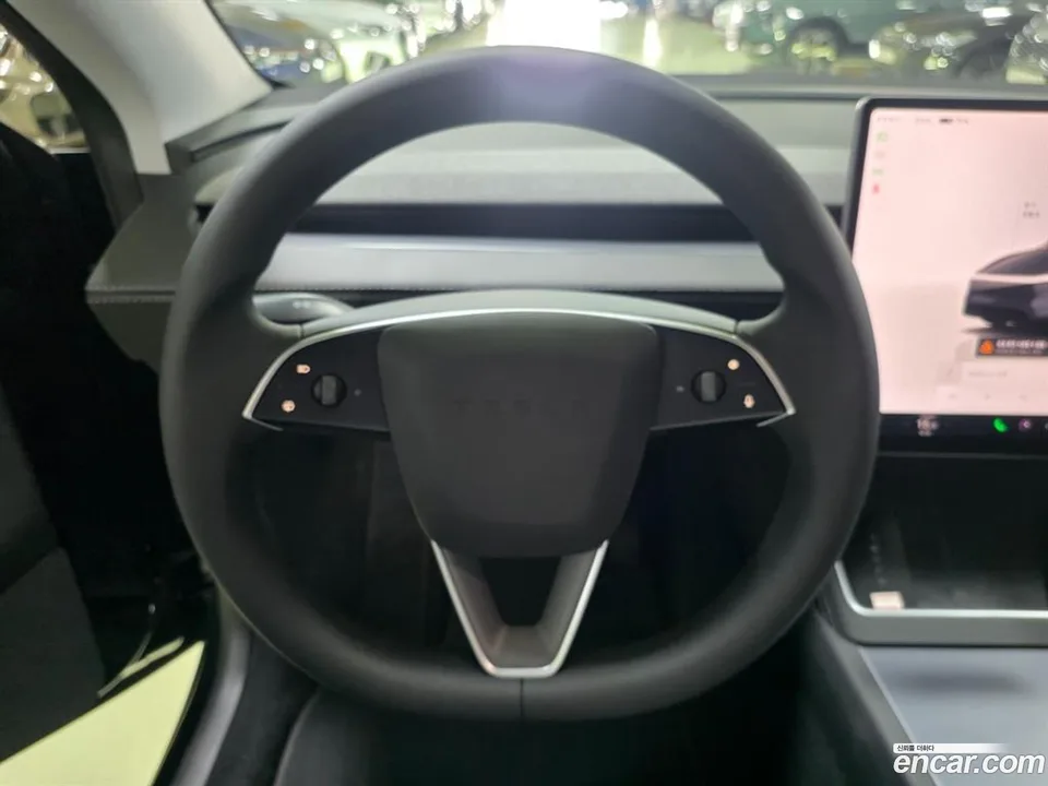 Tesla Model Y RWD 2025 — миниатюра 2