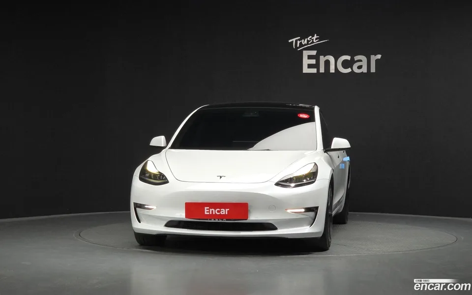 Tesla Model 3 AWD 2022 — миниатюра 3