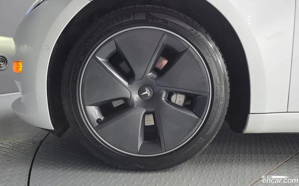 Tesla Model 3 AWD 2022 — миниатюра 5