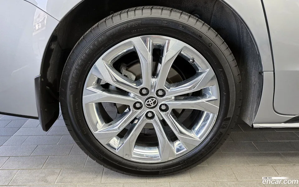 Toyota Sienna 2.5 2WD 2023 — миниатюра 2