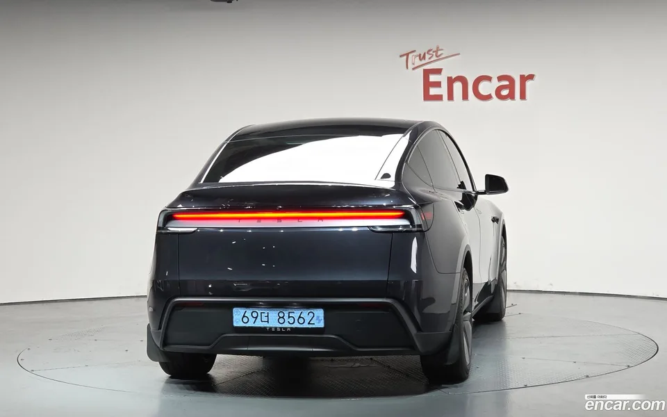 Tesla Model Y RWD 2025 — миниатюра 4
