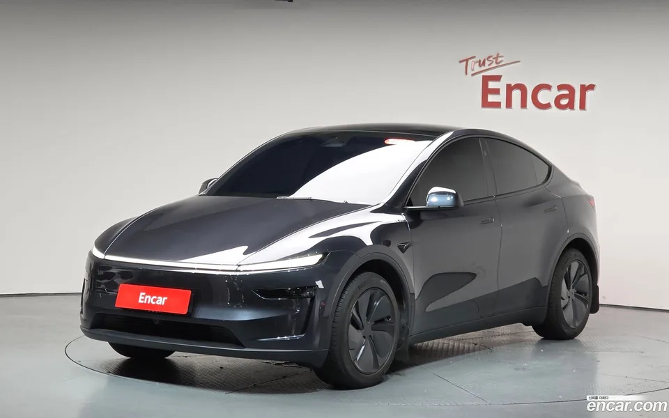 Tesla Model Y 2025
