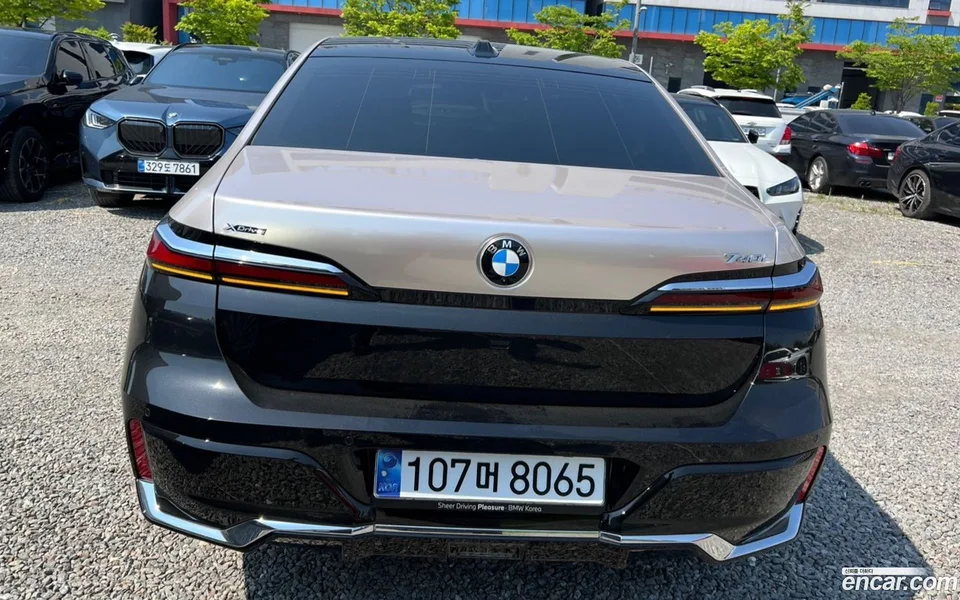 BMW 7 Series 740i xDrive M 2024 — миниатюра 4
