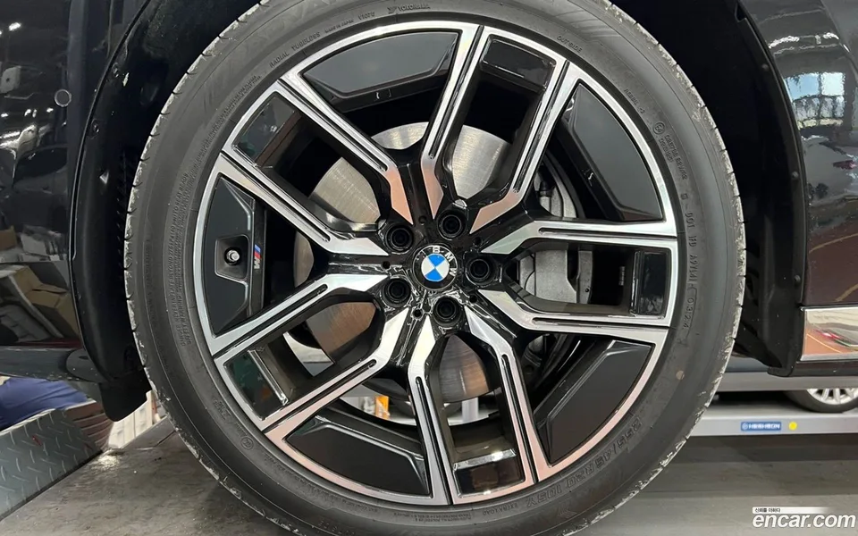BMW 7 Series 740i xDrive M 2024 — миниатюра 5