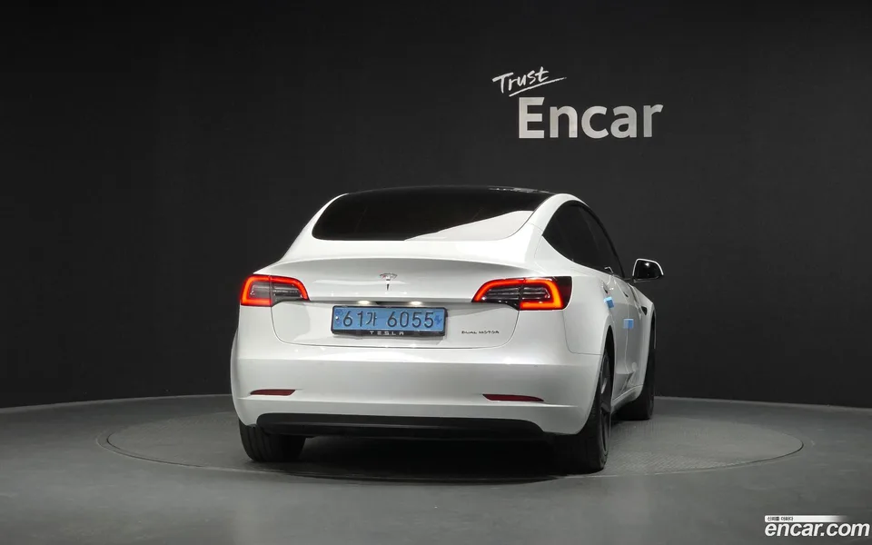 Tesla Model 3 AWD 2022 — миниатюра 4