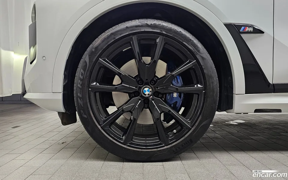 BMW X7 M60i xDrive M 6 2024 — миниатюра 5