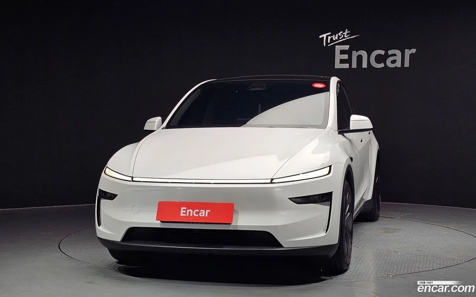 Tesla Model Y RWD 2025 — thumbnail 3