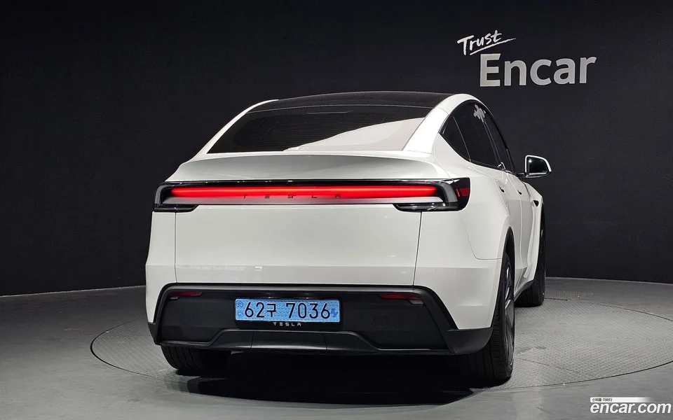 Tesla Model Y RWD 2025 — thumbnail 4