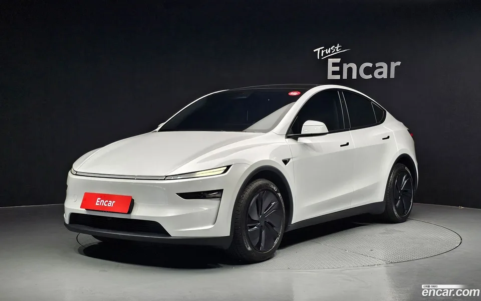 Tesla Model Y RWD 2025 — photo 1, buy with delivery to Moscow