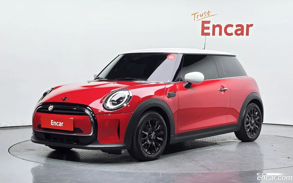 MINI Cooper 2023 — фото 1, купить с доставкой в Москву