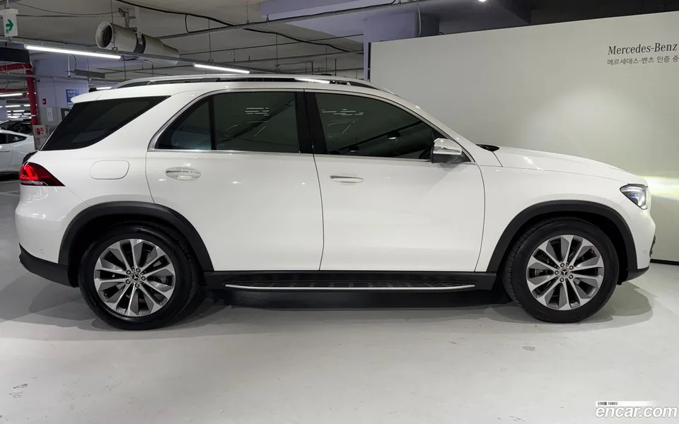 Mercedes-Benz GLE-Class GLE300d 4MATIC 2023 — миниатюра 3