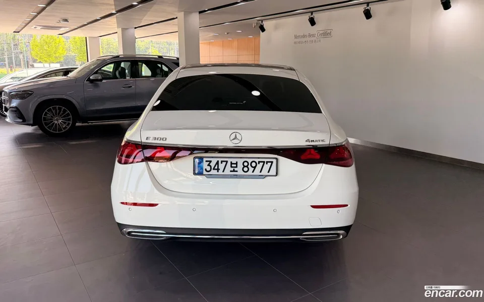 Mercedes-Benz E-Class E300 4MATIC 2024 — миниатюра 4