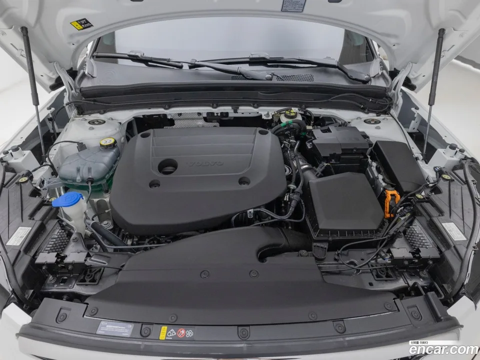 Volvo XC40 B4 2025 — миниатюра 2