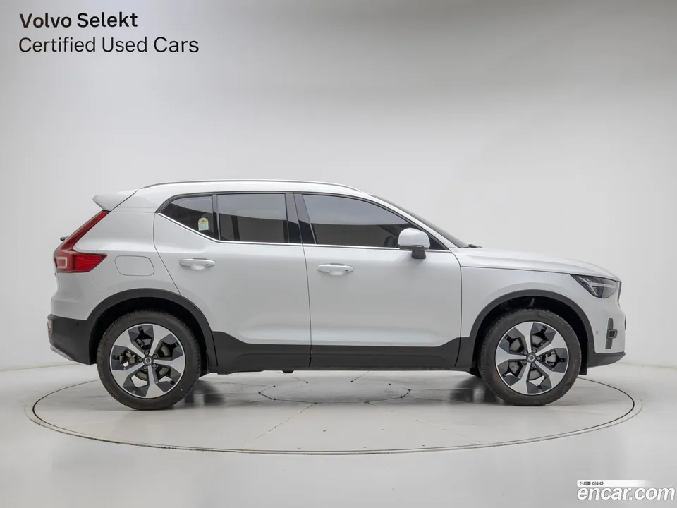 Volvo XC40 B4 2025 — миниатюра 3