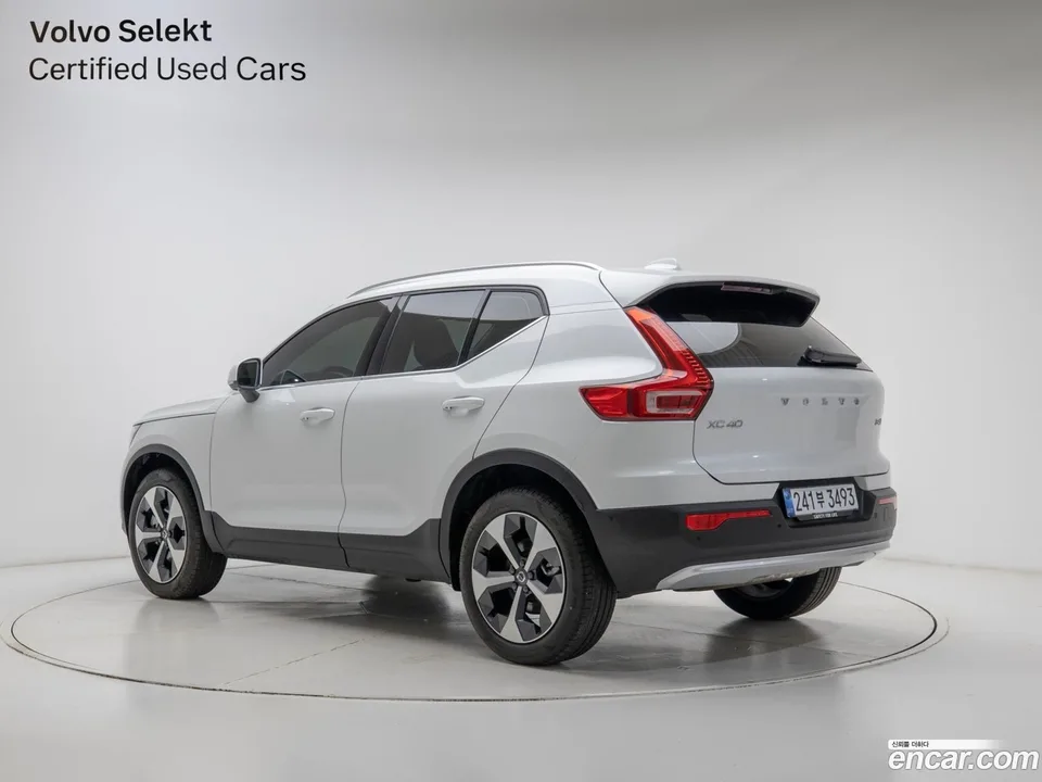 Volvo XC40 B4 2025 — миниатюра 4