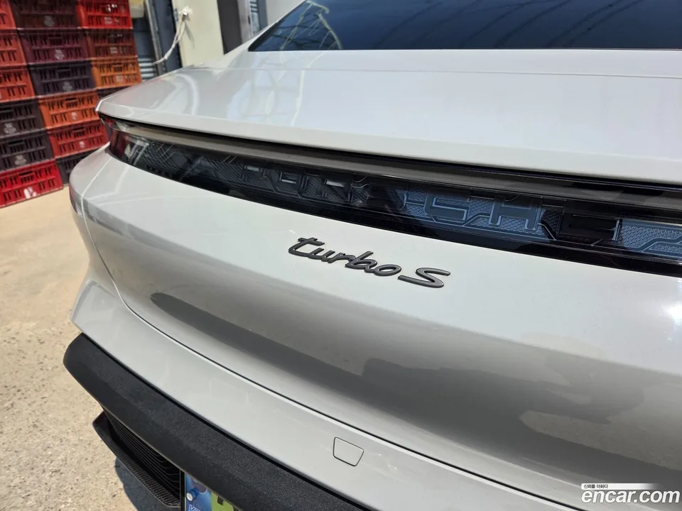 Porsche Taycan S 2024 — миниатюра 5