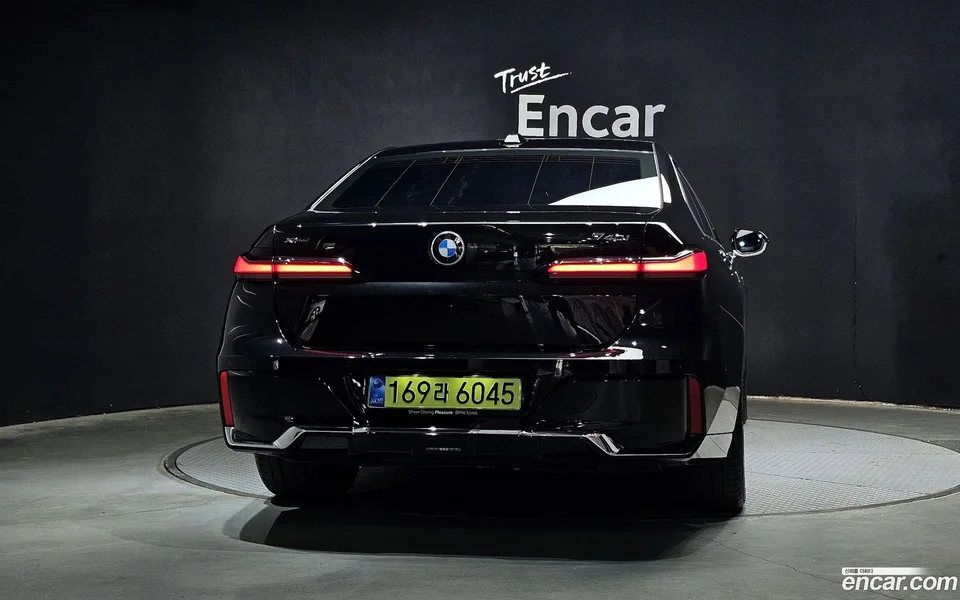 BMW 7 Series 740i xDrive M 2025 — thumbnail 4
