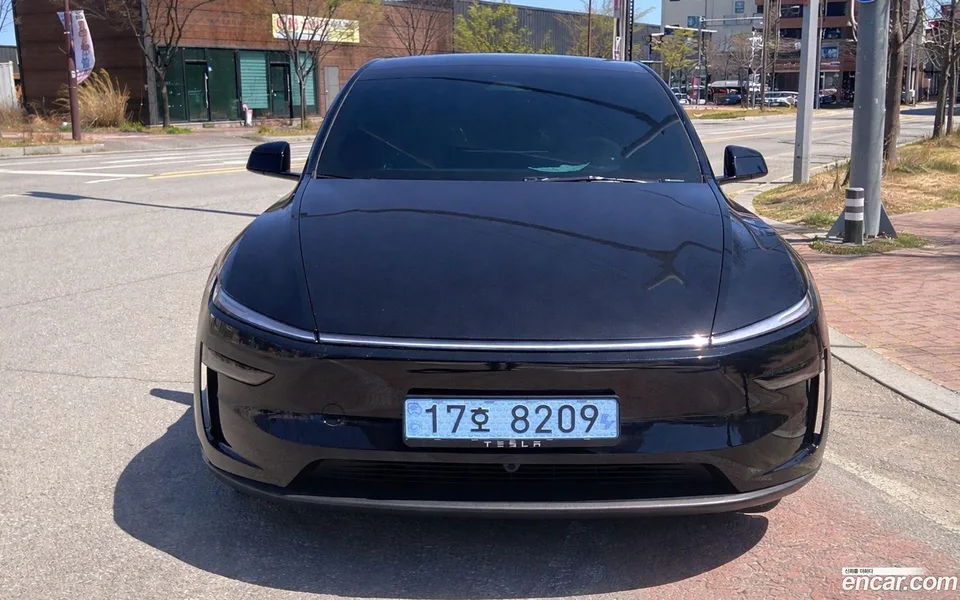 Tesla Model Y RWD 2026 — фото 1, купить с доставкой в Москву