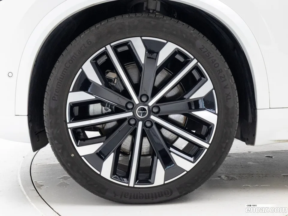 Volvo XC90 T8 2025 — миниатюра 5