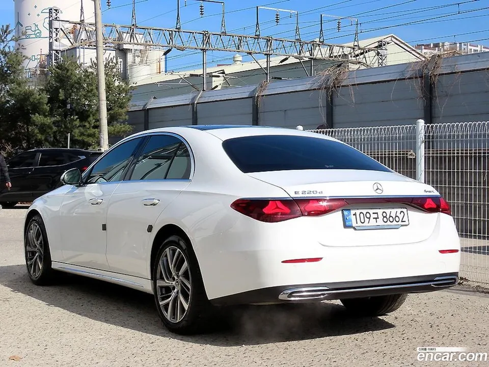 Mercedes-Benz E-Class E220d 4MATIC 2024 — миниатюра 3