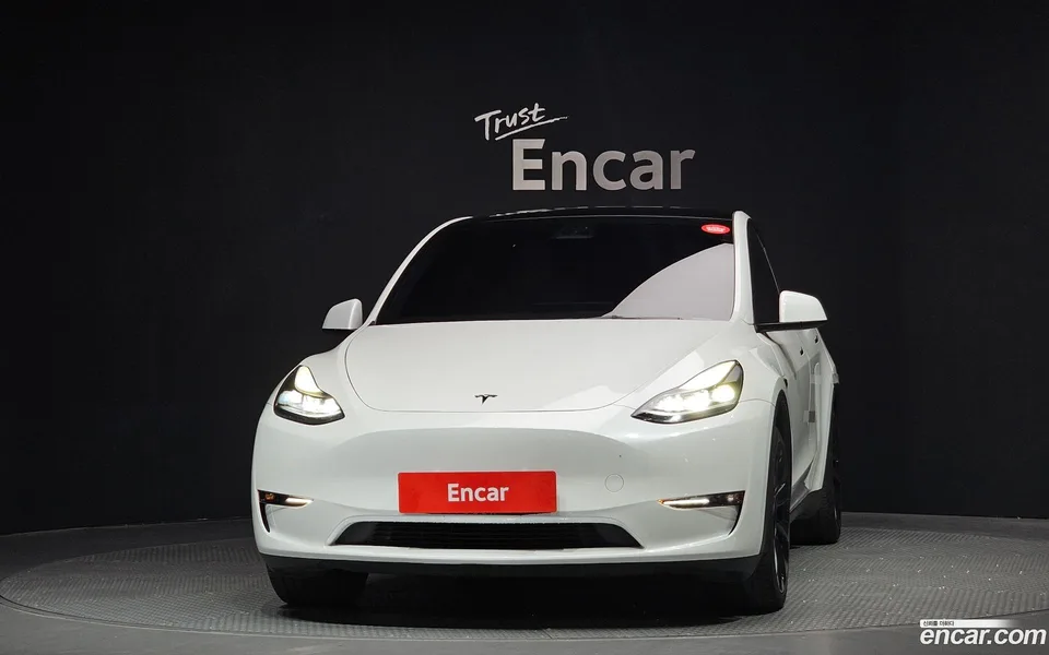 Tesla Model Y AWD 2023 — миниатюра 3