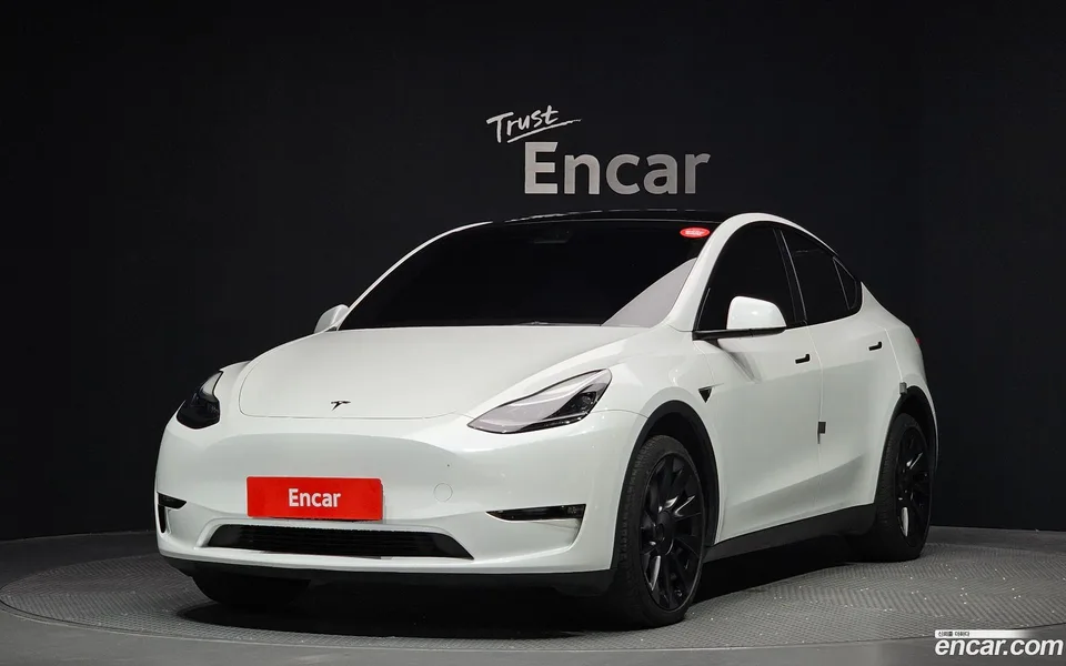 Tesla Model Y AWD 2023 — фото 1, купить с доставкой в Москву