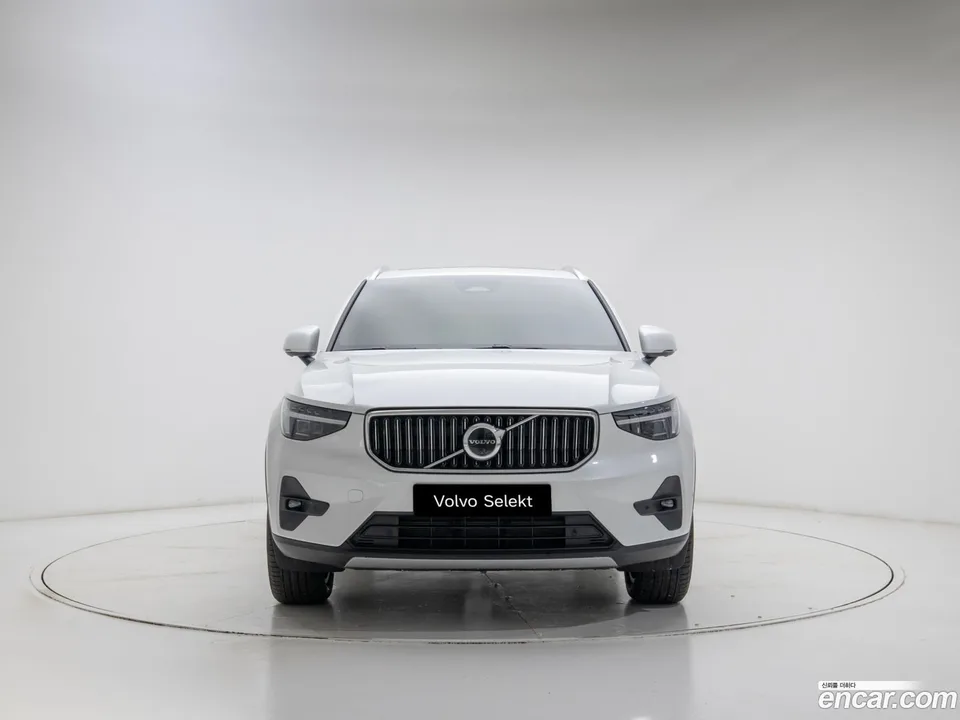 Volvo XC40 B4 2025 — миниатюра 3