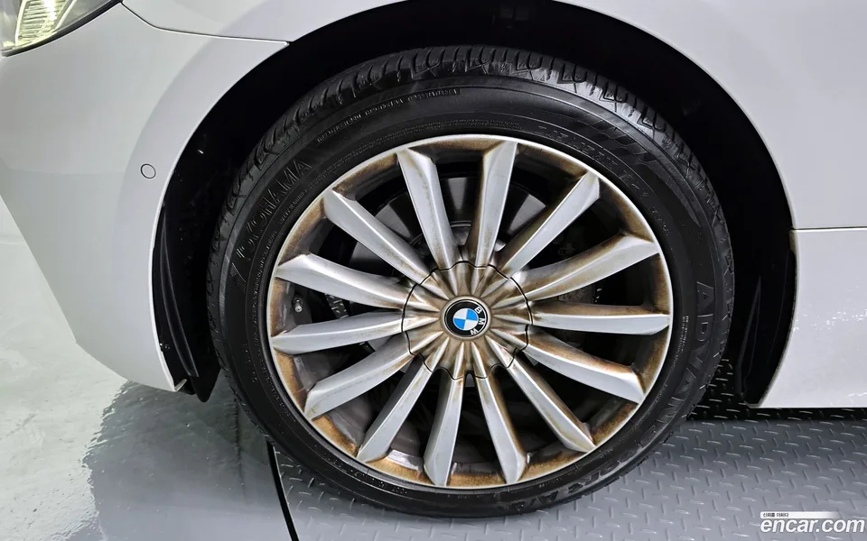 BMW 6 Series GT 630i xDrive 2023 — миниатюра 2
