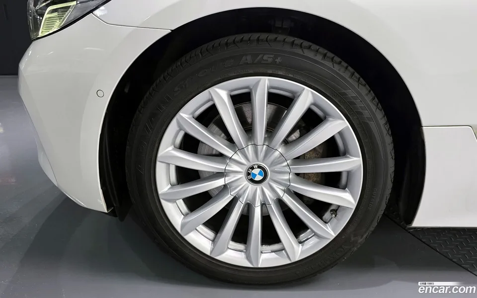 BMW 6 Series GT 630i xDrive 2023 — миниатюра 5