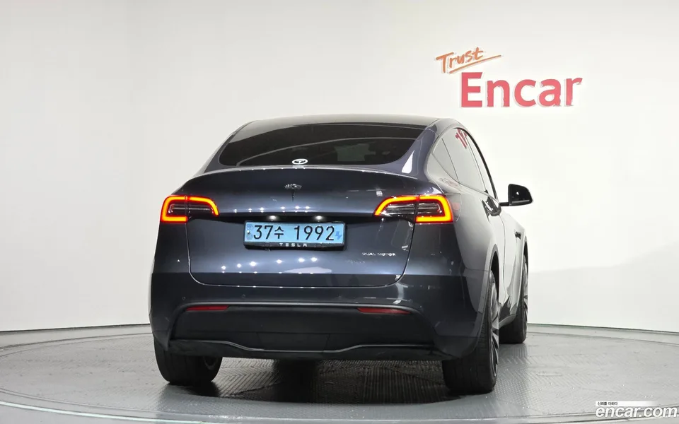 Tesla Model Y AWD 2022 — миниатюра 4