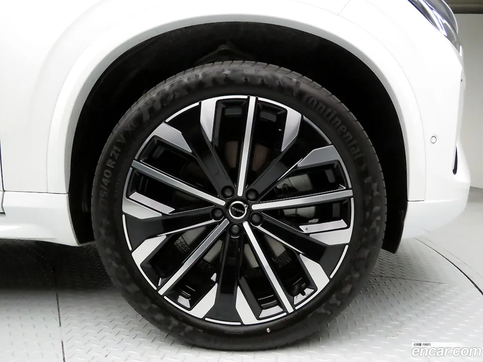 Volvo XC90 T8 2026 — миниатюра 2