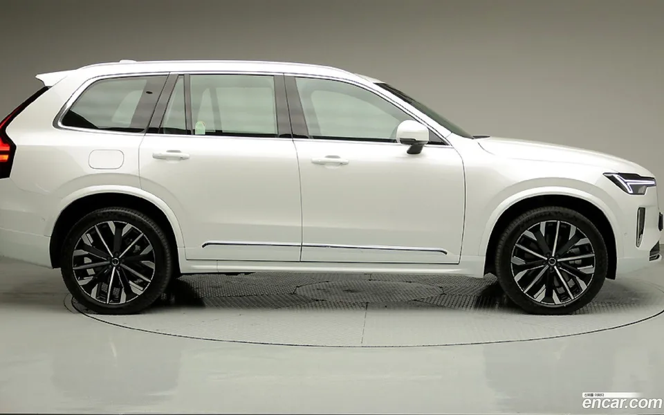Volvo XC90 T8 2026 — миниатюра 4