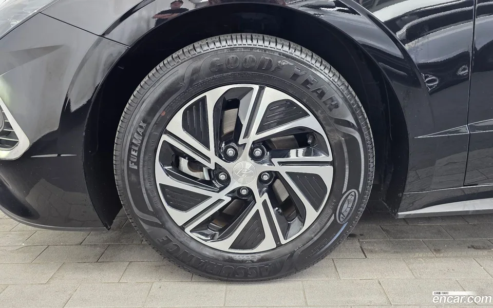 Hyundai Sonata Hybrid 2023 — thumbnail 2