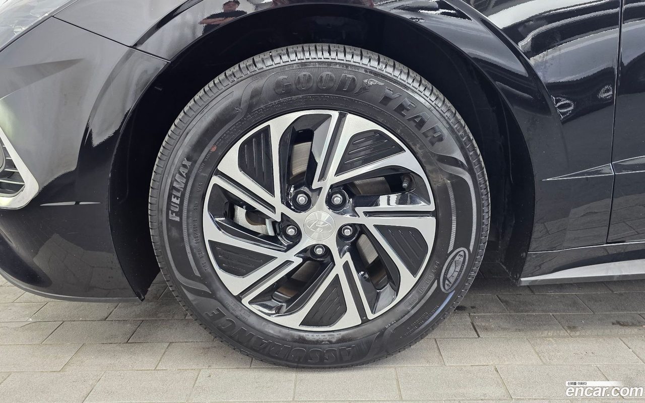Hyundai Sonata Hybrid 2023 — 5