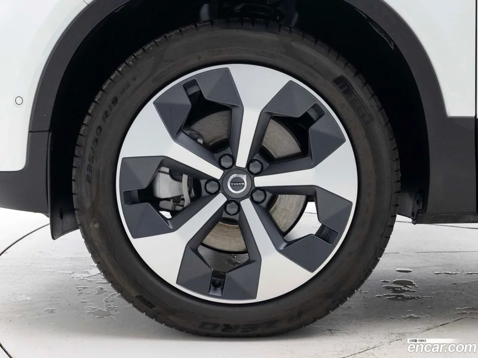 Volvo XC40 B4 2025 — миниатюра 5